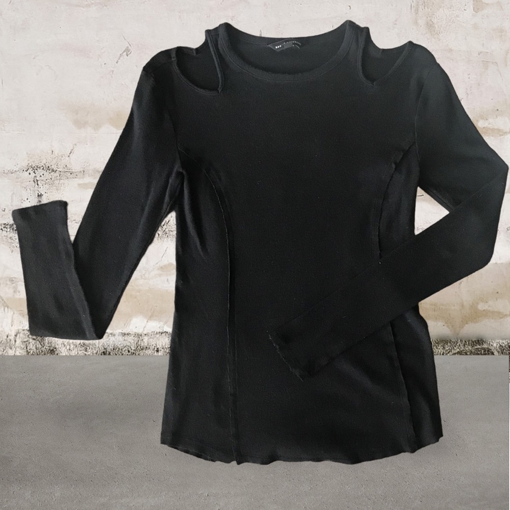 ROCK & REPUBLIC Cold Shoulder Top Black Long Sleeves Exposed Seam Size S